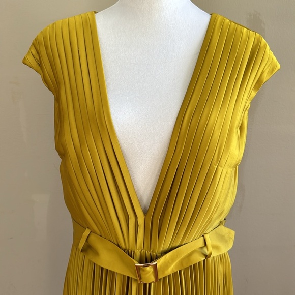 Mac Duggal Pleated Cap Sleeve Belted A Line Satin Midi Gown in Chartreuse Sz 14 - Picture 5 of 13